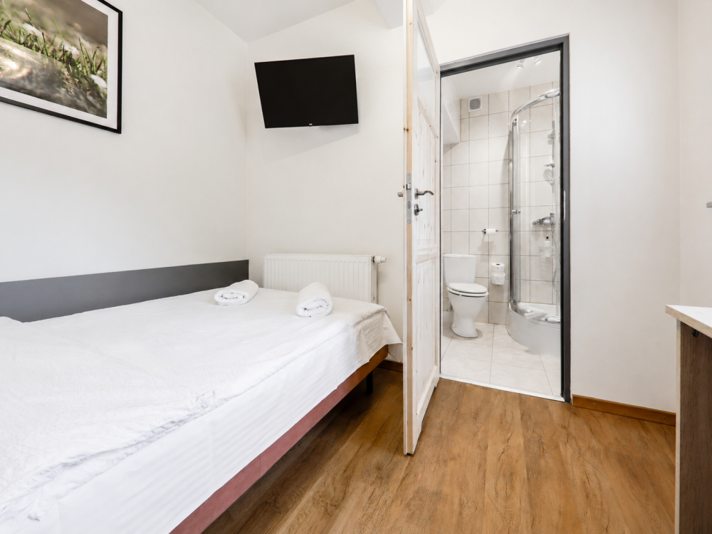 Komfortowy pokój jednoosobowy w Hotelu Górsko blisko Kopalni Soli Wieliczka.